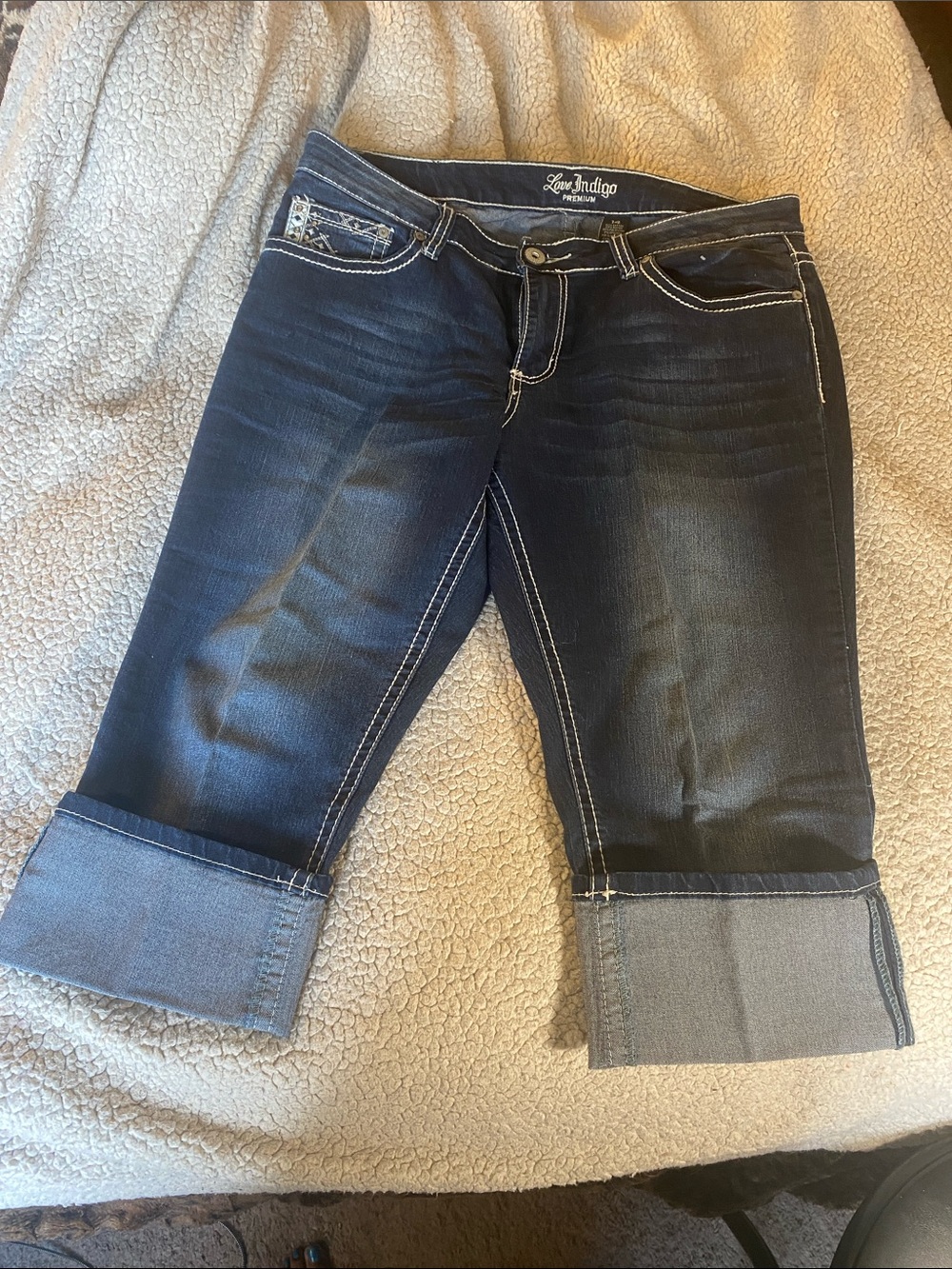 Love Indigo Dark Blue Cuffed Cropped Jeans.36” Waist